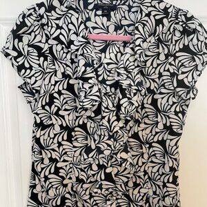 Banana Republic Black & White Ruffled Print Blouse with Short Sleeve   - Sz PM